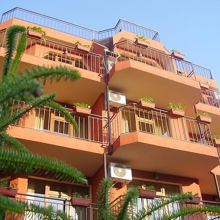 Terra Guest House Ravda Buitenkant foto