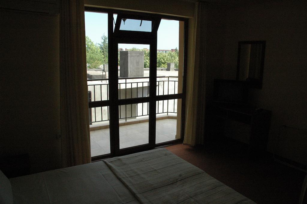 Terra Guest House Ravda Buitenkant foto